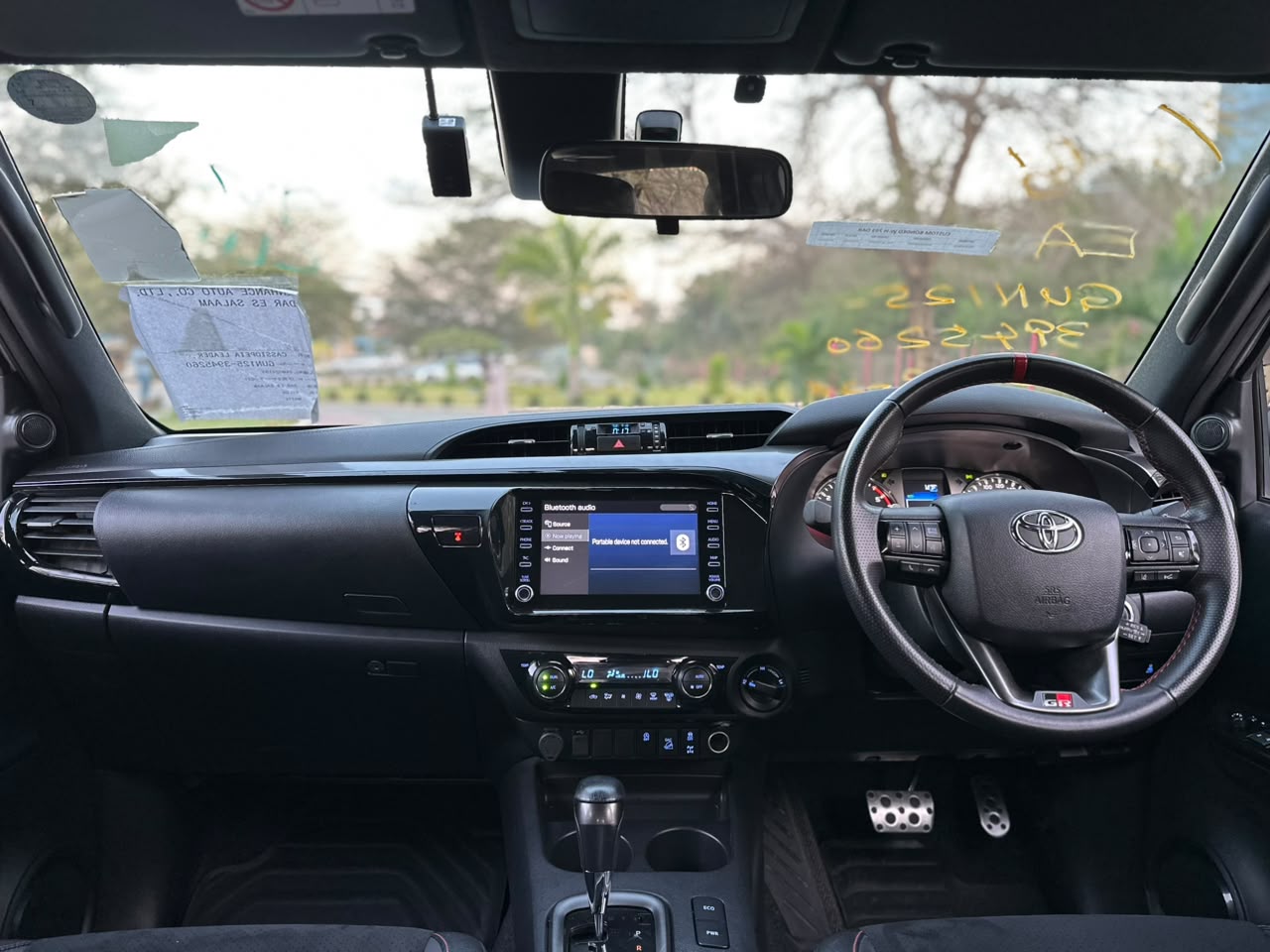 TOYOTA HILUX DOUBLE CABIN thumbnail 4